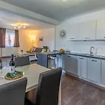 בית נופש Pet Friendly Home In Pula פולה