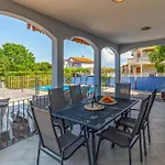 Pet Friendly Home In Pula פולה
