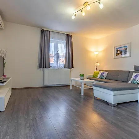 Holiday home Beautiful In With Kitchen *