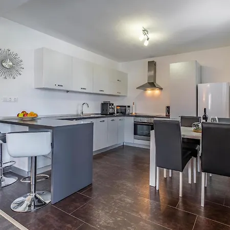 Beautiful In With Kitchen *