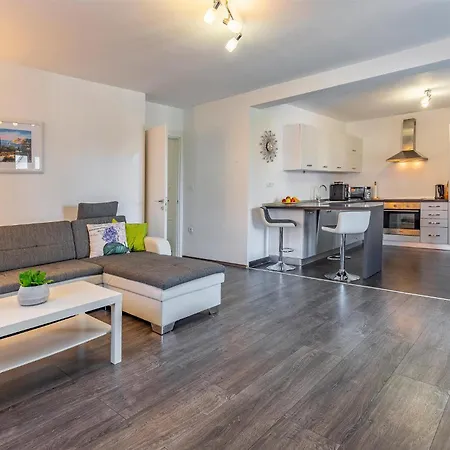 Holiday home Beautiful In With Kitchen