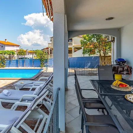 Beautiful In With Kitchen Holiday home