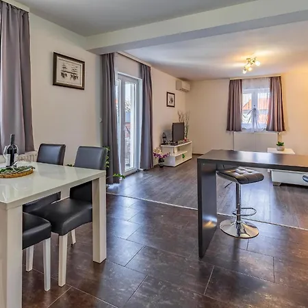 Holiday home Beautiful In With Kitchen