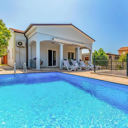 Pet Friendly Home In Pula בית נופש *
