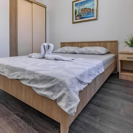 Holiday home Beautiful In With Kitchen Pula