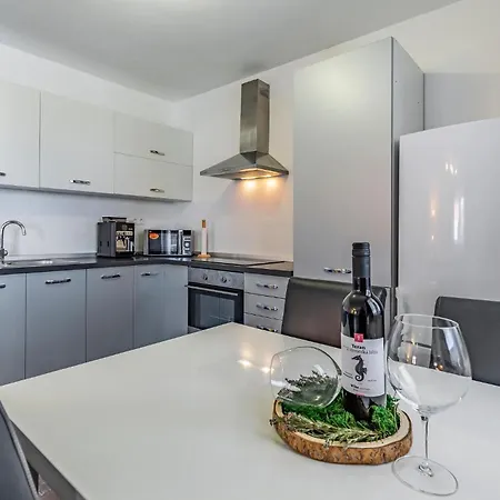Beautiful In With Kitchen *